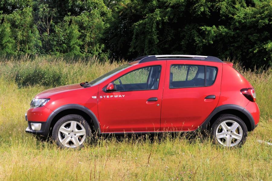  Dacia Sandero Stepway 2013 года  (UK) (фото 26 из 37)